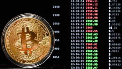 Маск "залихорадил" Bitcoin: из-за шутки курс криптовалюты упал