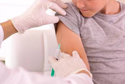 Вакцинация подростков: «за» и «против»