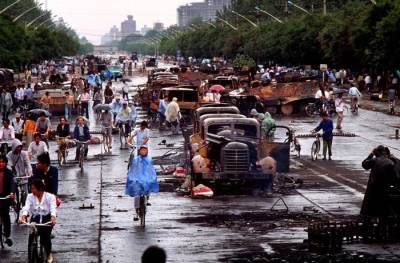 4 июня 1989 года США и Европа попытались организовать в Китае "цветную революцию". Тяньаньмэнь.