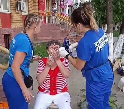 Упавший в Автозаводском районе тент сломал нос нижегородке