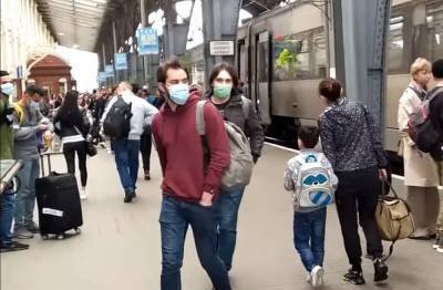 На железнодорожной станции Харькова вспыхнул пожар: детали и кадры с места ЧП