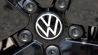 Volkswagen отзовет в России для ремонта кроссоверы Touareg