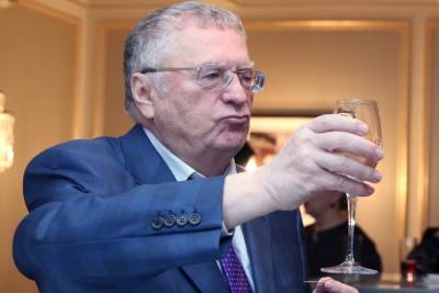 Жириновский на ПМЭФ обобрал стенд с алкоголем