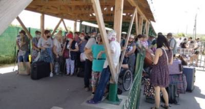 Вчера на КПВВ «Станица Луганская» десять человек не пустили в Украину. Почти 40 человек просили помощь с установкой «Вдома»