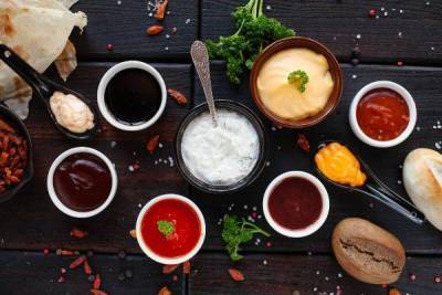 Смачний нюанс: домашні рецепти магазинних соусів та заправок