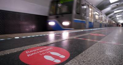Пассажир упал на пути на красной ветке московского метро