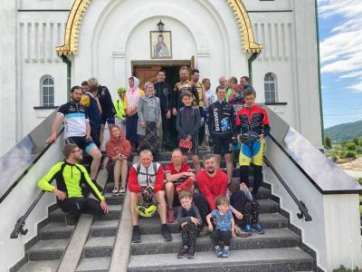 Верующие УПЦ на велосипедах преодолели 450 км: "С молитвой о нашей стране"