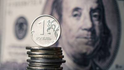 Курс доллара упал ниже 73 рублей
