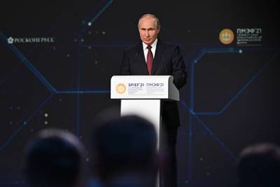 Путин призвал устранить лишние формальности в строительстве