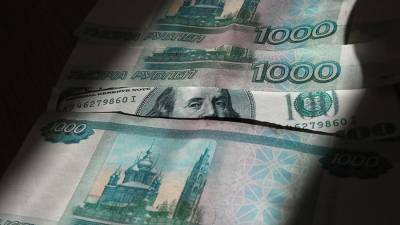 Экономист дал совет по валюте после решения о дедолларизации ФНБ