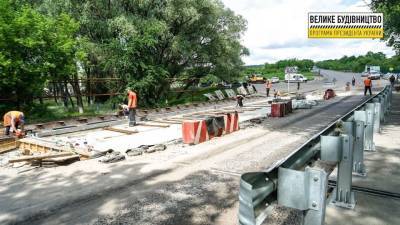 На Луганщине завершается ремонт моста через реку Беленькая в Горском (фото)