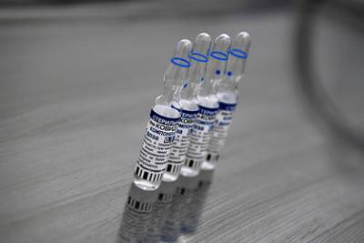 Ученые обнаружили угрожающие вакцинированным штаммы коронавируса