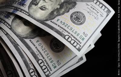 Доллар впервые с 7 мая опустился ниже 73 рублей