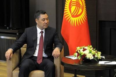 В кортеж президента Киргизии врезался автомобиль