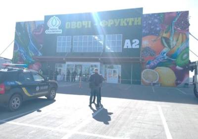 СМИ: "Правосеки" Молчановой ночью штурмовали рынок "Столичный", сейчас он не работает