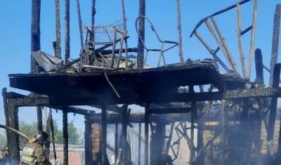 В 3 км от Тюмени полностью сгорели 4 жилых дома