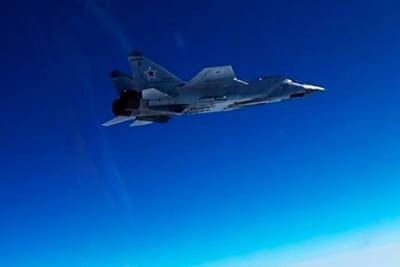 МиГ-31 встретил самолет США у границ России