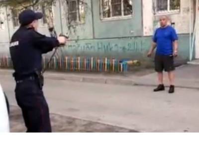 В Иркутской области полицейские обезвредили напавшего на них мужчину с ножами