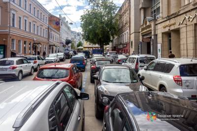 Нижегородцы жалуются на припаркованные на тротуаре машины по улице Пискунова