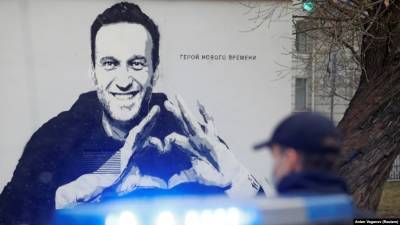 "То, что отмечаю в камере, – ерунда". Алексею Навальному исполнилось 45 лет