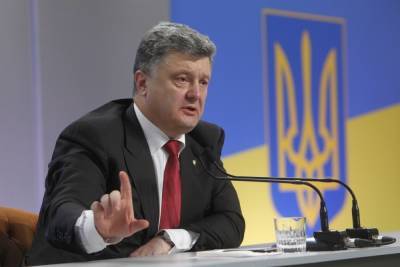 Порошенко заявил, что Зеленскому стоит объяснить, почему Украина покупает уголь и электричество у России