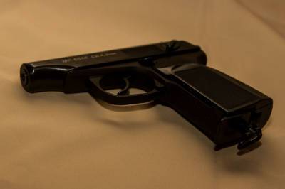 Трехлетний ребенок на Кубани получил пулю в голову во время игры с пистолетом