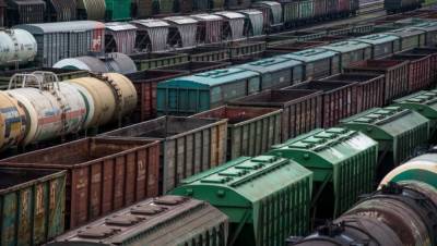 Латвийские железные дороги продадут "с молотка" десятки вагонов ради выживания