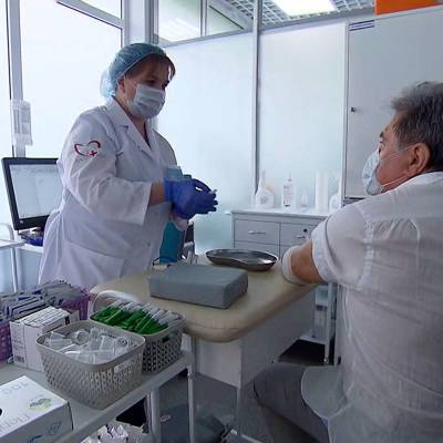 Число москвичей, сделавших прививку от ковида, к концу года может составить 2,5 млн