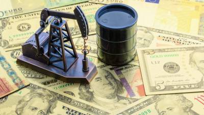 Россия думает об отказе от нефтяных расчетов в долларах