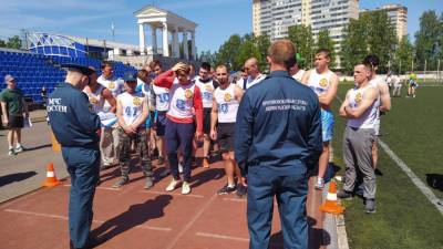 В Кировске провели соревнования по легкоатлетическому кроссу среди спасателей
