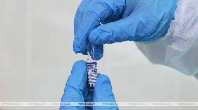 Институт сыворотки Индии получил разрешение властей на производство вакцины "Спутник V"