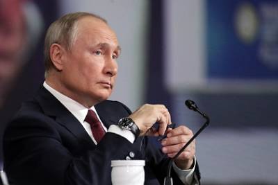 Путин заявил о попытках ограничить применение российской вакцины от коронавируса