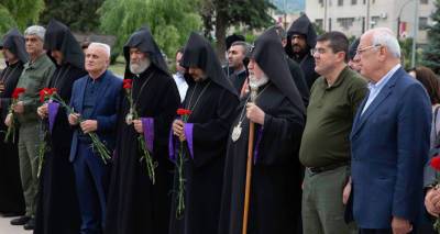 Католикос Гарегин II посетил монастырь Амарас в Карабахе и благословил военных