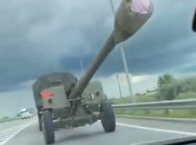 Возле границы Украины снова появились колонны российской военной техники, видео