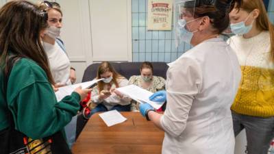 Песков анонсировал начало вакцинного туризма в России