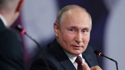 Путин: "Применение вакцины Спутник-V не привело к летальным исходам"