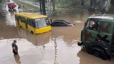 На Мариуполь вылилась почти месячная норма осадков (ФОТО, ВИДЕО)