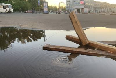 Авария водопровода в Архангельске произошла рядом со зданием мэрии
