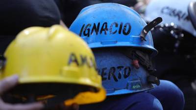 Не менее семи шахтеров застряли под землей при обрушении шахты в Мексике