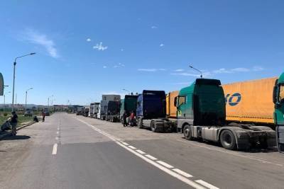 Более 100 фур встали в пробке перед МАПП «Забайкальск» на границе с Китаем