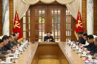 Ким Чен Ын появился на публике впервые за месяц отсутствия