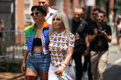 Леди Гага представила капсульный гардероб от Versace для лета 2021