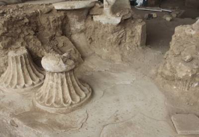 Археологи обнаружили мебель, которой больше тысячи лет