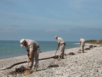 Всемирный день охраны окружающей среды военнослужащие отметили уборкой прибрежной территории