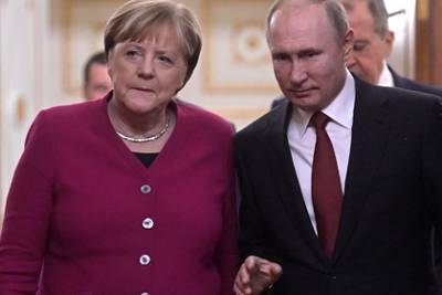 Путин прокомментировал намерение Меркель оставить политику