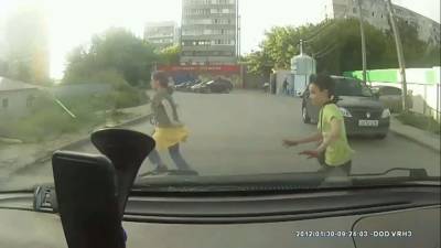 В Рязани дети чуть не попали под колёса автомобиля