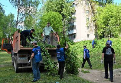 В День эколога волонтеры провели субботник в Смоленске