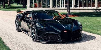 Компания Bugatti показала финальную версию автомобиля стоимостью 1 млрд рублей