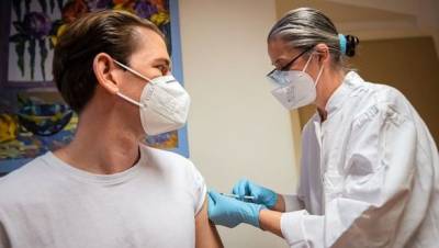 Канцлер Австрии Себастьян Курц вакцинировался против коронавируса препаратом AstraZeneca