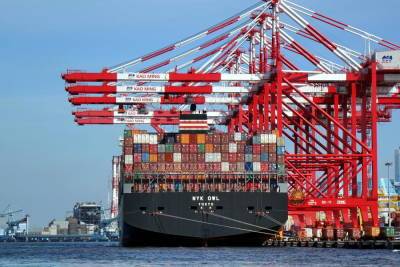 Авария в тайваньском порту затормозит мировую морскую торговлю